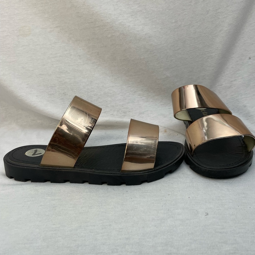 Chrome flat sandle size 7
